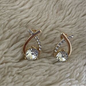 Stunning gold diamonds earrings! Elegant design for all occasions! Never worn.
